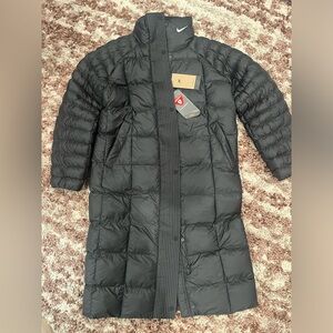 NWT Nike women’s Sportswear Swoosh Puffer Therma-Fit parka jacket size XS